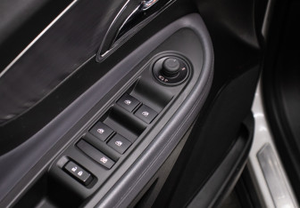 Подержанный автомобиль Opel Mokka 2013 года (21 фото)