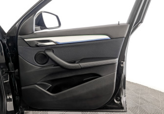 Подержанный автомобиль BMW X2 2020 года (25 фото)