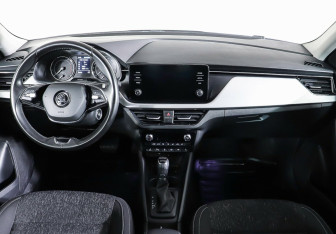 Подержанный автомобиль Skoda Rapid Liftback 2020 года (11 фото)