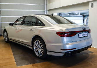 Подержанный автомобиль Audi A8 2021 года (6 фото)