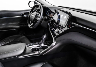 Подержанный автомобиль Toyota Camry Sedan 2022 года (9 фото)