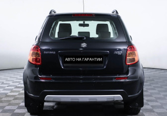 Подержанный автомобиль Suzuki SX4 Hatchback 2013 года (4 фото)