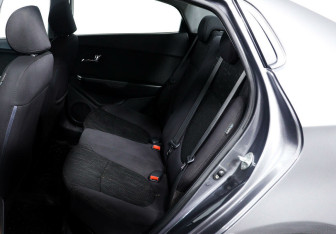 Подержанный автомобиль Kia Rio Sedan 2012 года (12 фото)