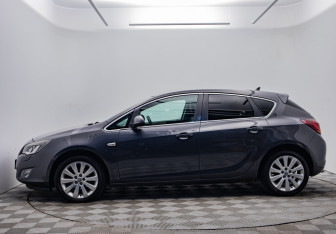 Подержанный автомобиль Opel Astra Hatchback 2011 года (8 фото)