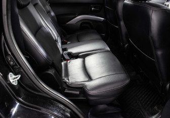 Подержанный автомобиль Citroen C-Crosser 2011 года (10 фото)