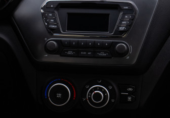 Подержанный автомобиль Kia Rio Sedan 2013 года (14 фото)