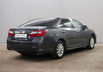 Подержанный автомобиль Toyota Camry Sedan 2012 года (5 фото)