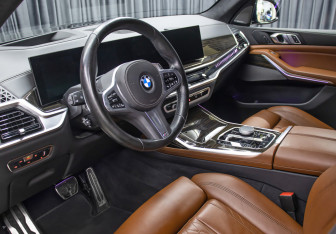 Подержанный автомобиль BMW X7 2023 года (15 фото)