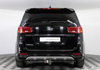 Подержанный автомобиль Kia Carnival 2020 года (5 фото)