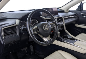Подержанный автомобиль Lexus RX 2021 года (15 фото)