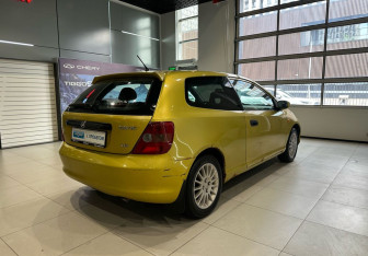 Подержанный автомобиль Honda Civic Hatchback 2001 года (4 фото)