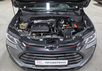 Подержанный автомобиль Chevrolet Tracker 2022 года (9 фото)