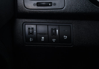 Подержанный автомобиль Kia Venga 2012 года (17 фото)