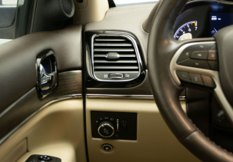 Подержанный автомобиль Jeep Grand Cherokee 2019 года (14 фото)