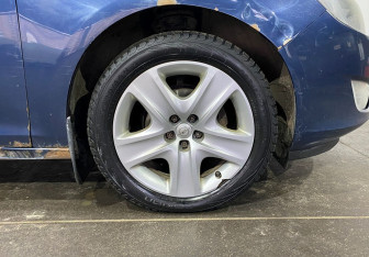 Подержанный автомобиль Opel Astra Hatchback 2011 года (15 фото)