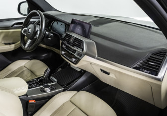 Подержанный автомобиль BMW X3 2019 года (10 фото)