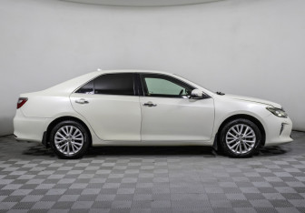 Подержанный автомобиль Toyota Camry Sedan 2018 года (4 фото)