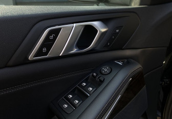 Подержанный автомобиль BMW X5 2020 года (20 фото)