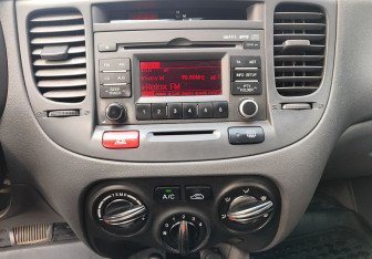 Подержанный автомобиль Kia Rio Sedan 2011 года (13 фото)