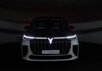 Подержанный автомобиль Voyah Dream 2023 года (34 фото)
