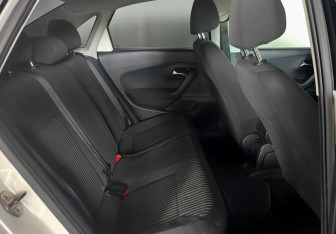 Подержанный автомобиль Volkswagen Polo Sedan 2012 года (15 фото)