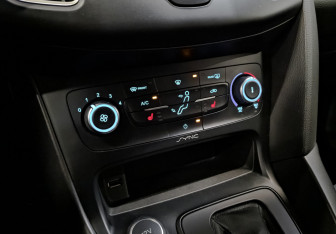 Подержанный автомобиль Ford Focus Sedan 2018 года (28 фото)