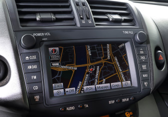 Подержанный автомобиль Toyota RAV4 2011 года (21 фото)