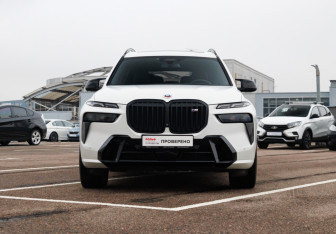 Подержанный автомобиль BMW X7 2023 года (2 фото)