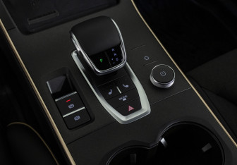 Подержанный автомобиль Omoda C5 2024 года (15 фото)