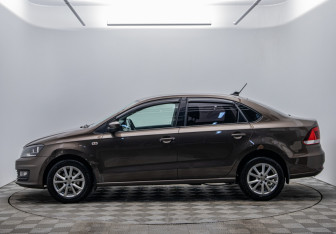 Подержанный автомобиль Volkswagen Polo Sedan 2017 года (8 фото)