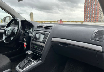 Подержанный автомобиль Skoda Octavia Liftback 2011 года (8 фото)