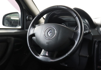 Подержанный автомобиль Renault Duster 2014 года (15 фото)