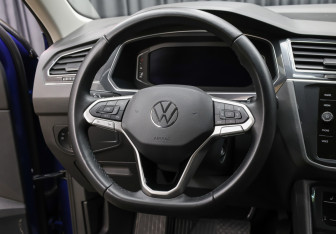 Подержанный автомобиль Volkswagen Tiguan 2022 года (15 фото)