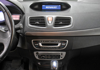 Подержанный автомобиль Renault Fluence 2016 года (15 фото)