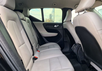 Подержанный автомобиль Volvo XC40 2020 года (10 фото)