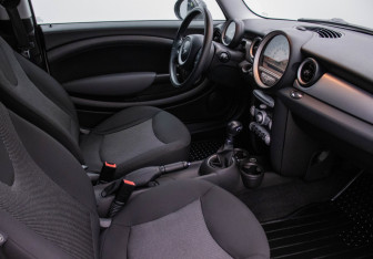 Подержанный автомобиль MINI Hatch 2009 года (9 фото)