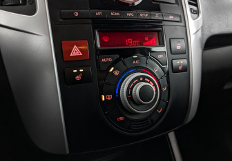 Подержанный автомобиль Kia Venga 2013 года (27 фото)