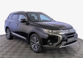 Подержанный автомобиль Mitsubishi Outlander 2020 года (3 фото)