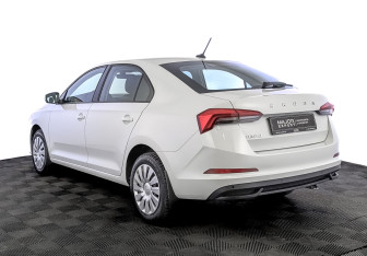 Подержанный автомобиль Skoda Rapid Liftback 2022 года (7 фото)