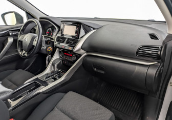 Подержанный автомобиль Mitsubishi Eclipse Cross 2021 года (11 фото)
