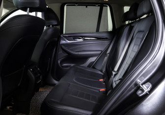 Подержанный автомобиль BMW X3 2022 года (11 фото)