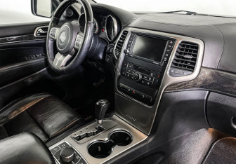 Подержанный автомобиль Jeep Grand Cherokee 2012 года (9 фото)