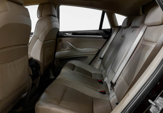 Подержанный автомобиль BMW X6 2014 года (10 фото)