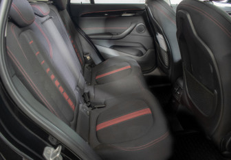 Подержанный автомобиль BMW X1 2017 года (10 фото)