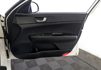 Подержанный автомобиль Kia Optima Sedan 2019 года (24 фото)