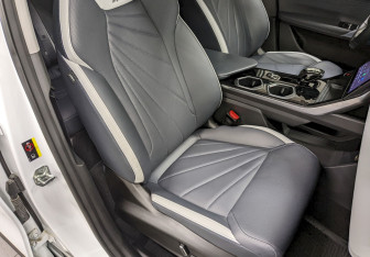 Подержанный автомобиль Geely Atlas 2024 года (21 фото)