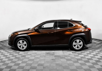 Подержанный автомобиль Lexus UX 2021 года (8 фото)