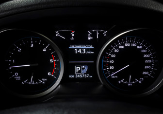 Подержанный автомобиль Toyota Land Cruiser Suv 2012 года (18 фото)