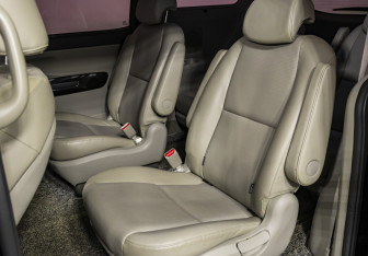 Подержанный автомобиль Kia Carnival 2018 года (15 фото)