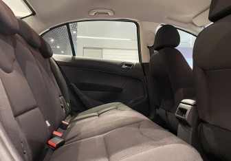 Подержанный автомобиль Peugeot 408 2013 года (11 фото)